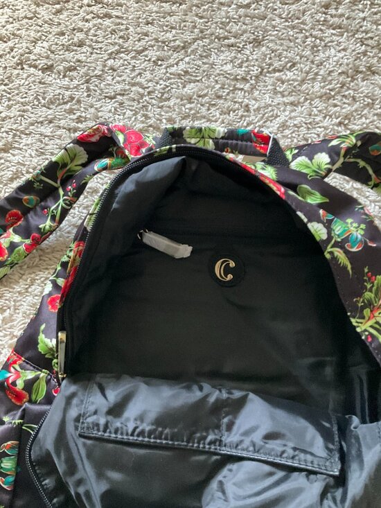 CHARMING CHALIE FASHION BACKPACK. BLACK WITH FLOWERS. main image 11
